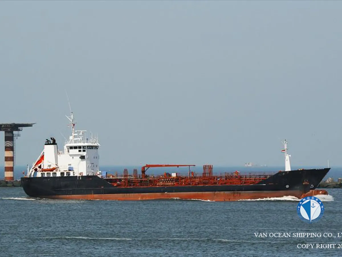 Oil/Chemical tanker for sale