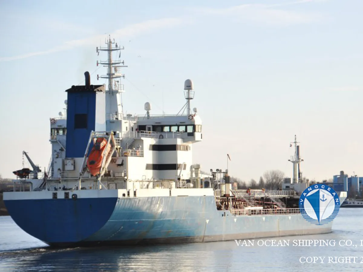 Oil/Chemical tanker for sale