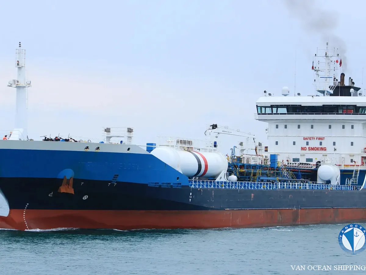 Oil/Chemical tanker for sale