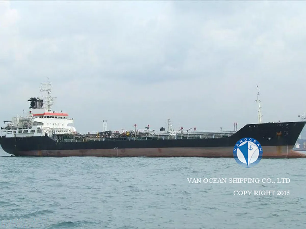 Oil/Chemical tanker for sale