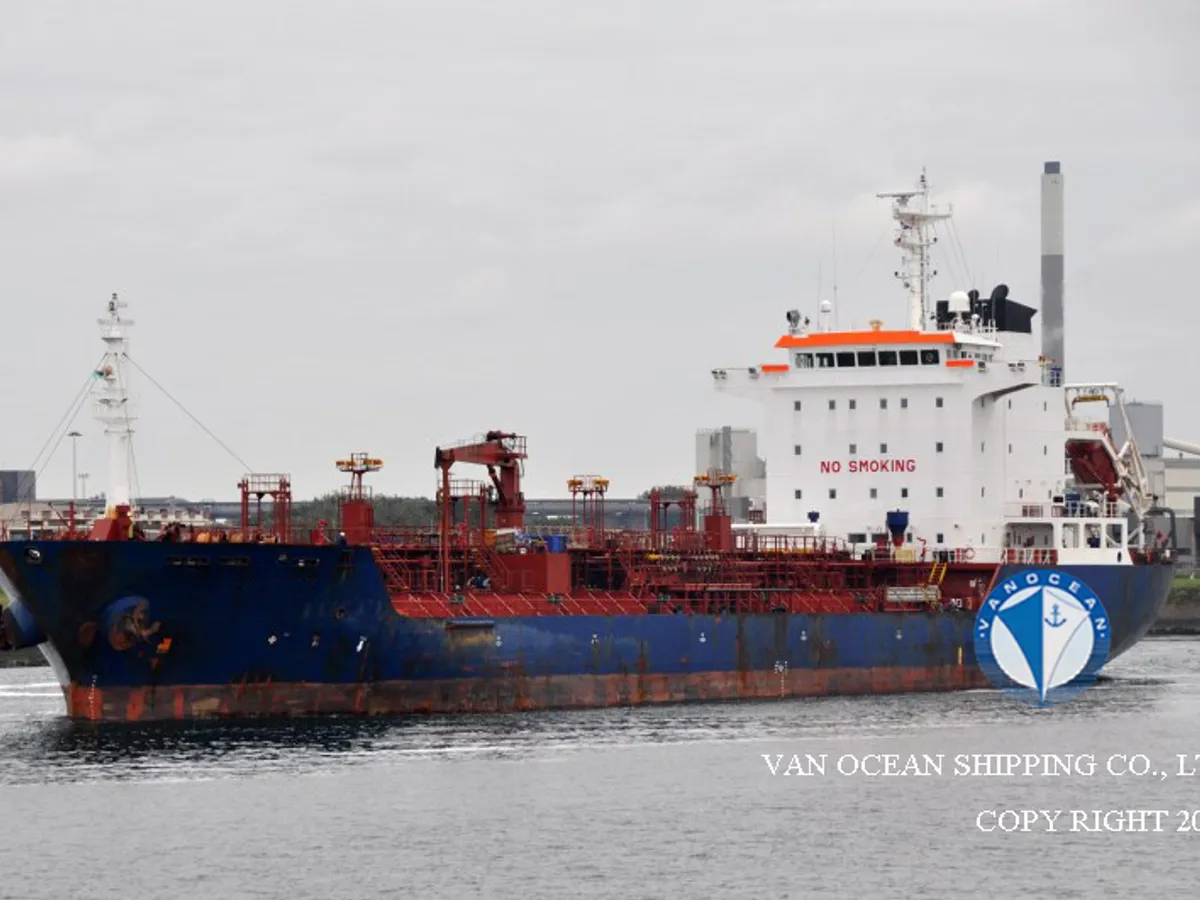 Oil/Chemical tanker for sale