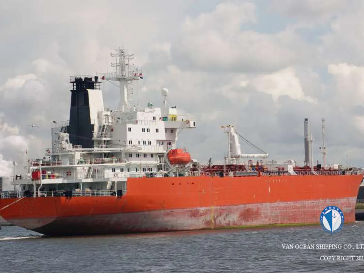 Oil/Chemical tanker for sale