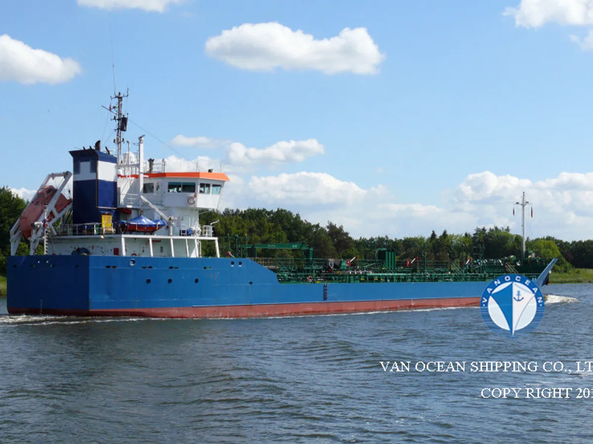 Oil/Chemical tanker for sale