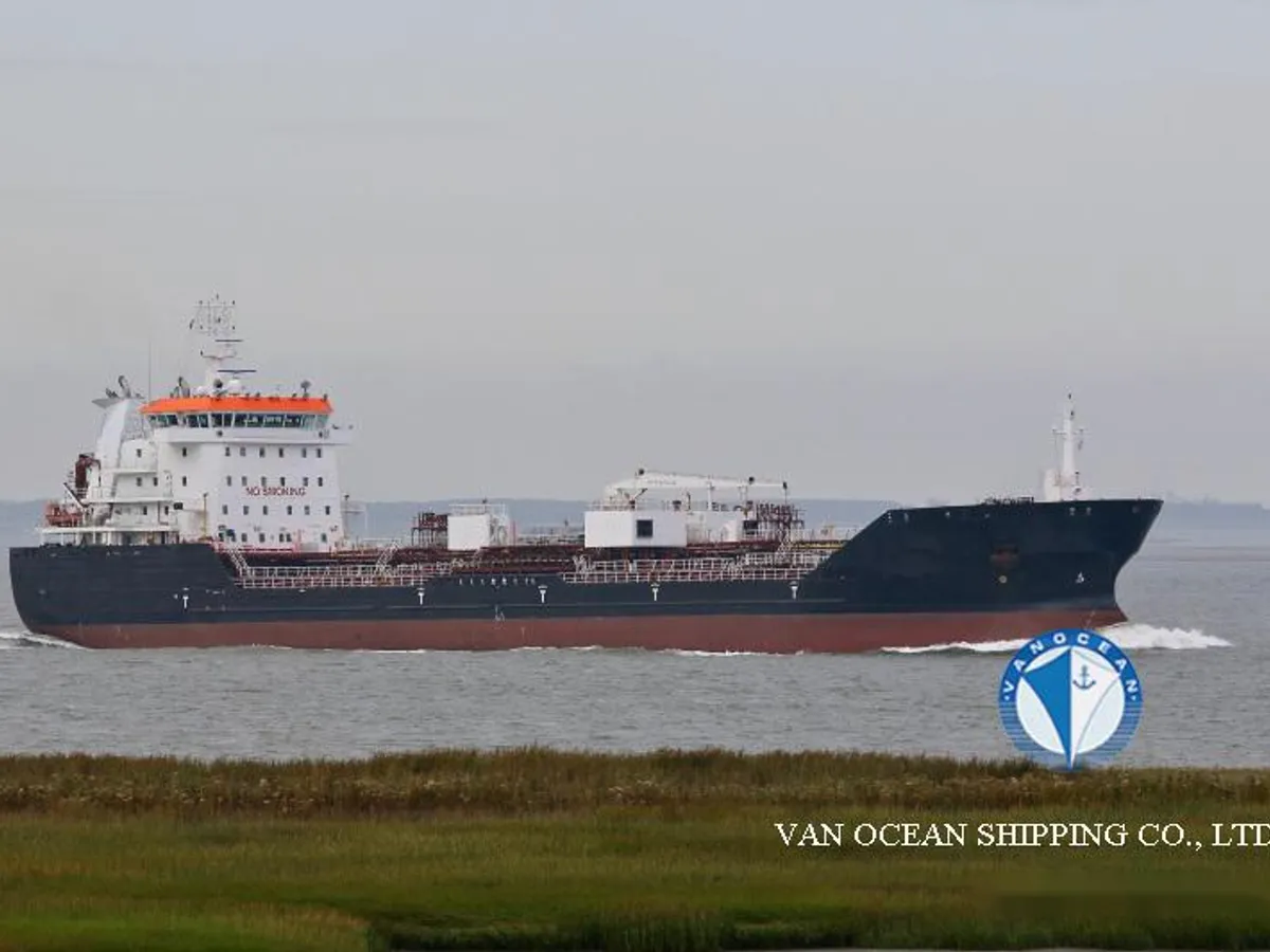 Oil/Chemical tanker for sale