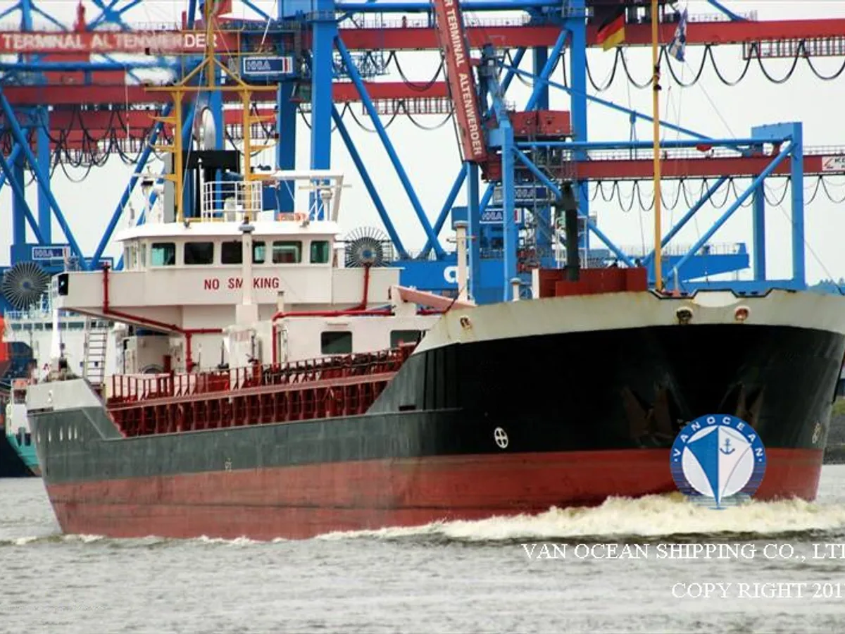 Oil/Chemical tanker for sale