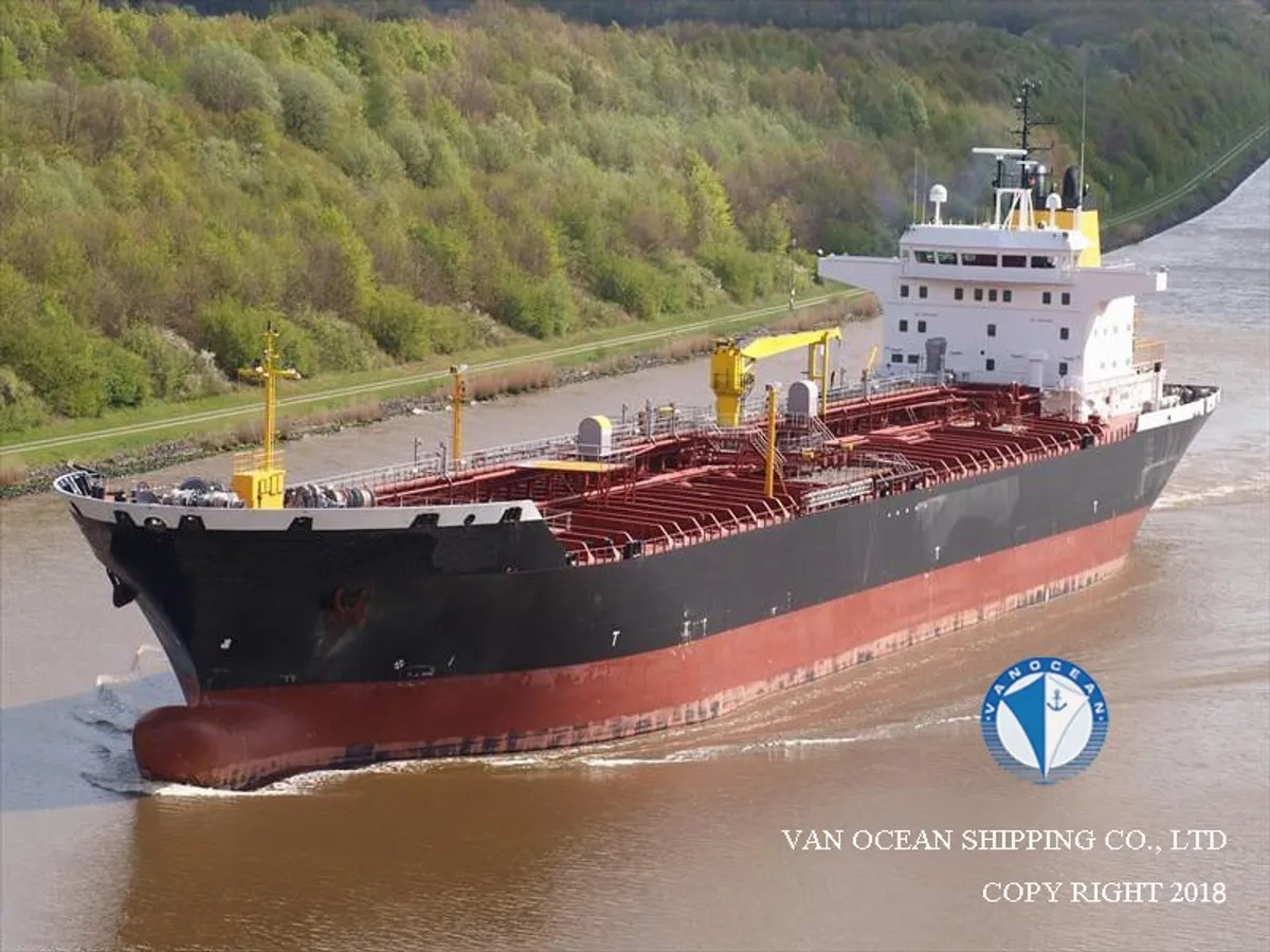 Oil/Chemical tanker for sale