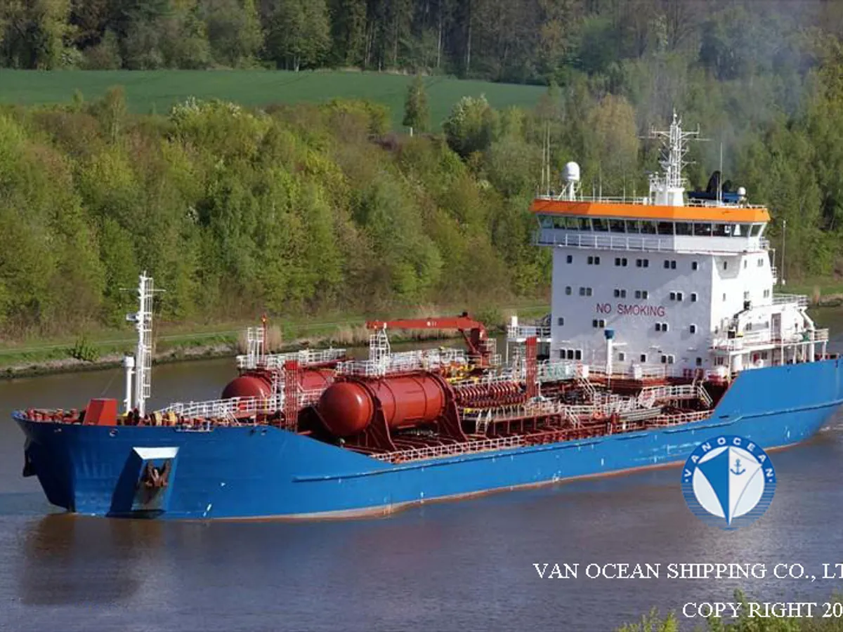 Oil/Chemical tanker for sale