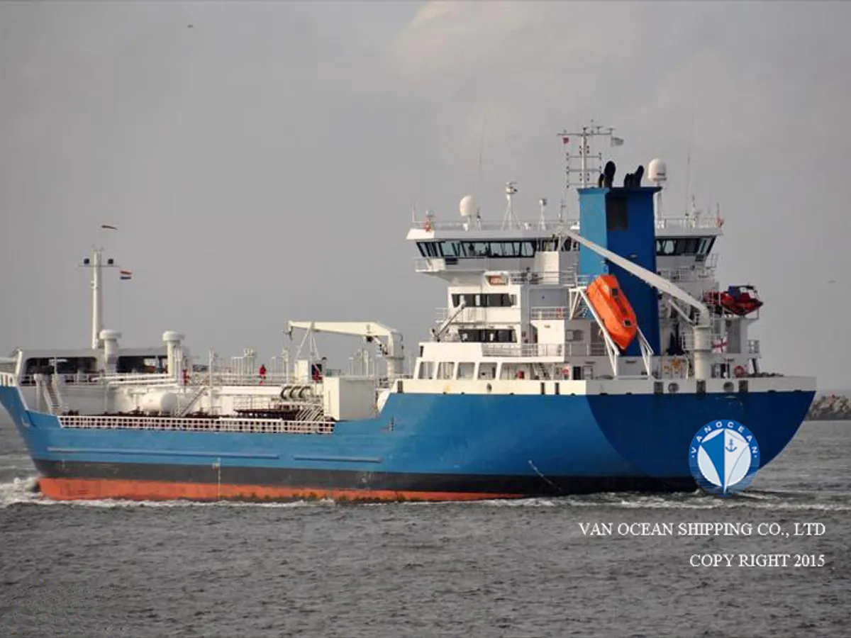 Oil/Chemical tanker for sale