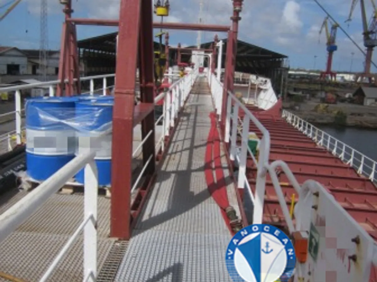 Oil/Chemical tanker for sale