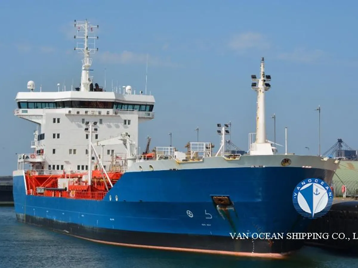 Oil/Chemical tanker for sale