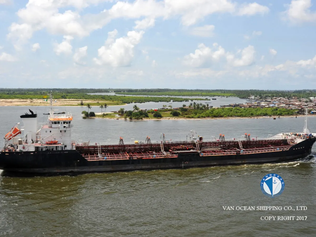 Oil/Chemical tanker for sale