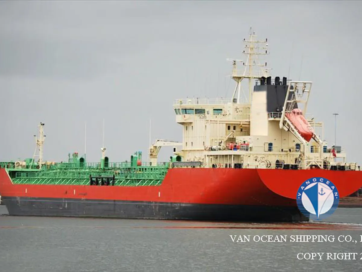 Oil/Chemical tanker for sale