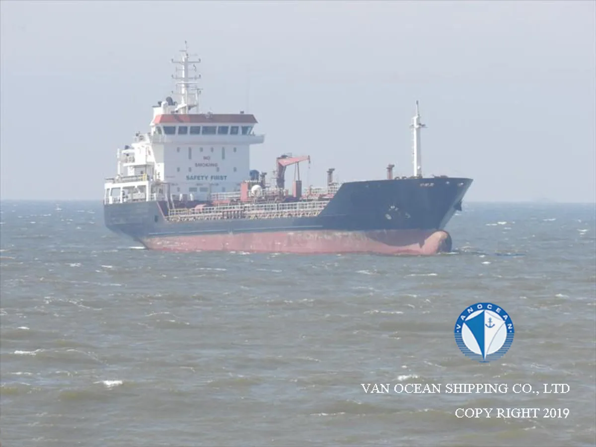 Oil/Chemical tanker for sale