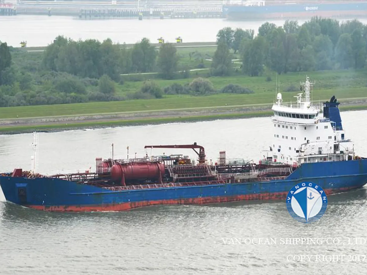 Oil/Chemical tanker for sale