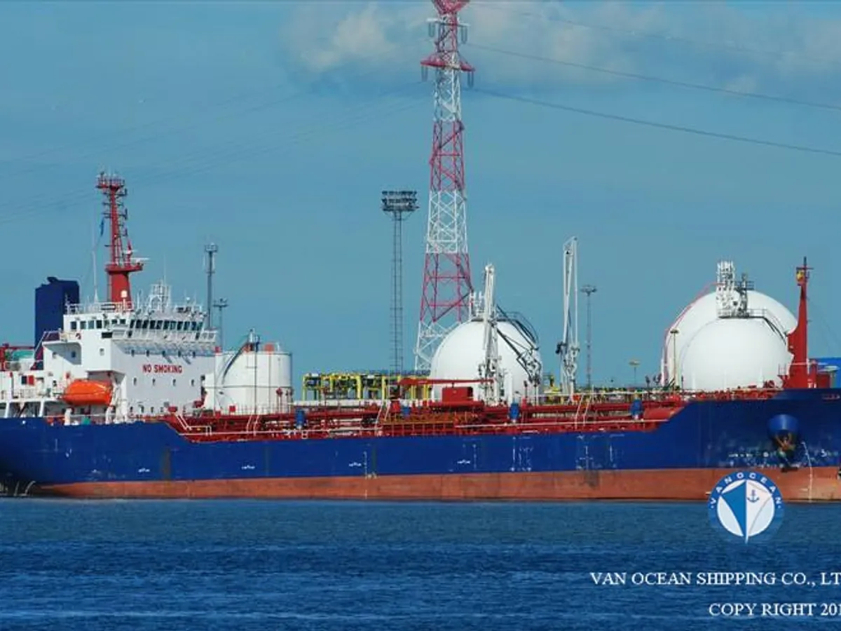 Oil/Chemical tanker for sale