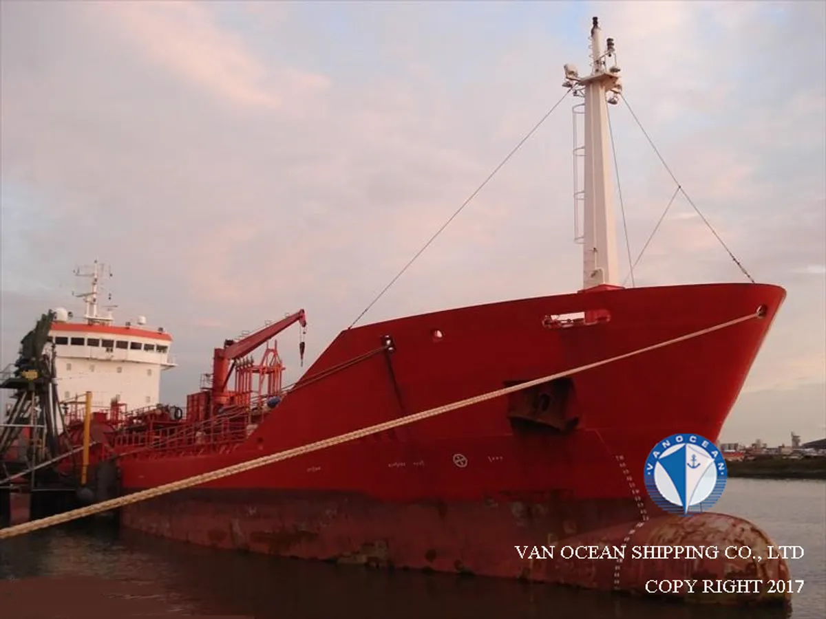 Oil/Chemical tanker for sale