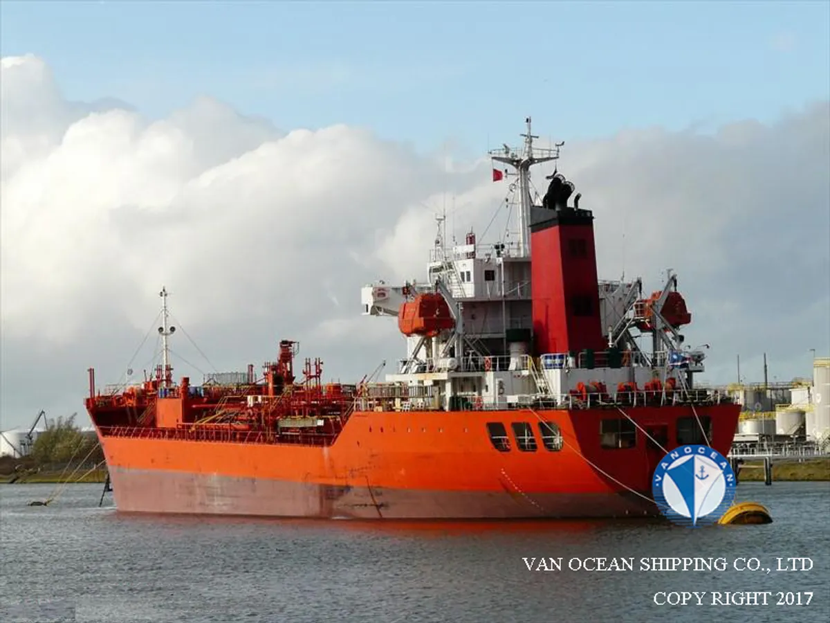 Oil/Chemical tanker for sale