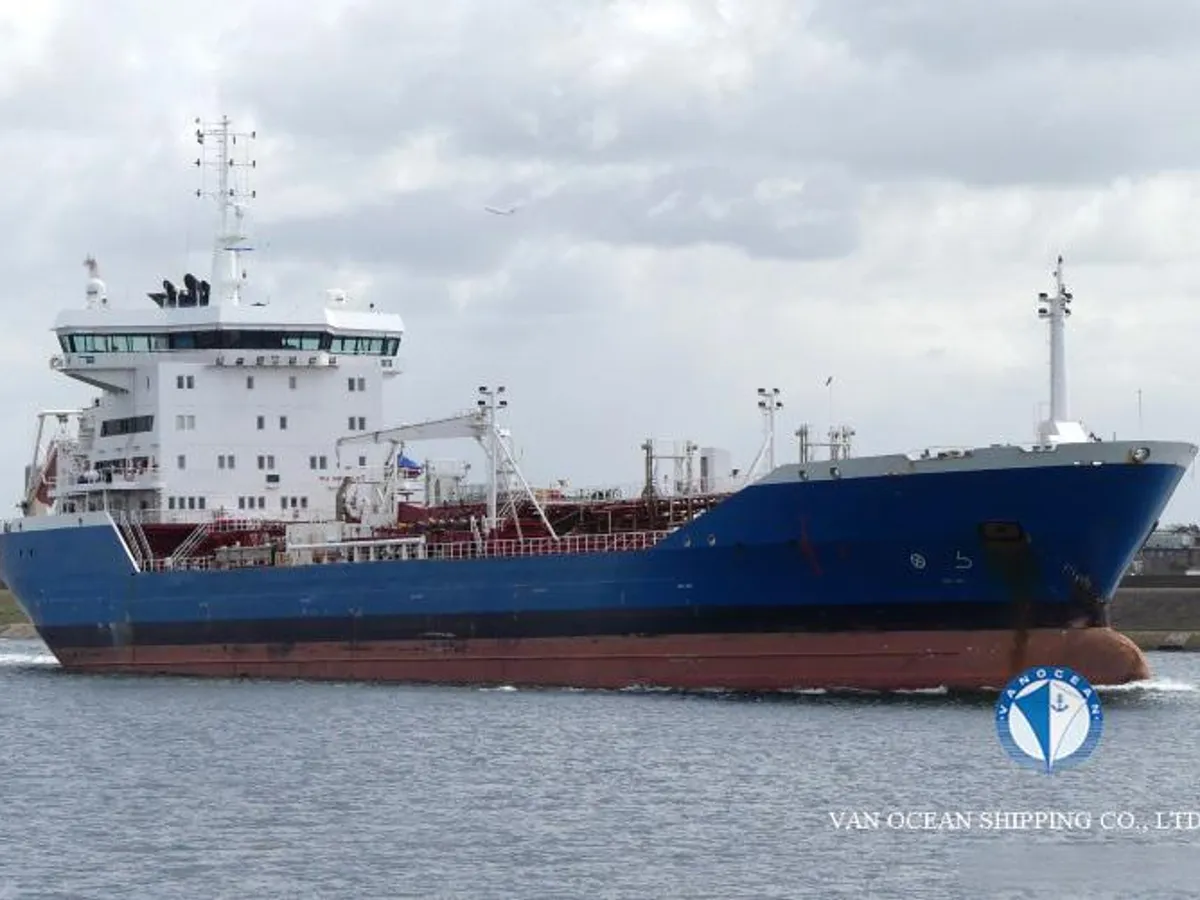 Oil/Chemical tanker for sale