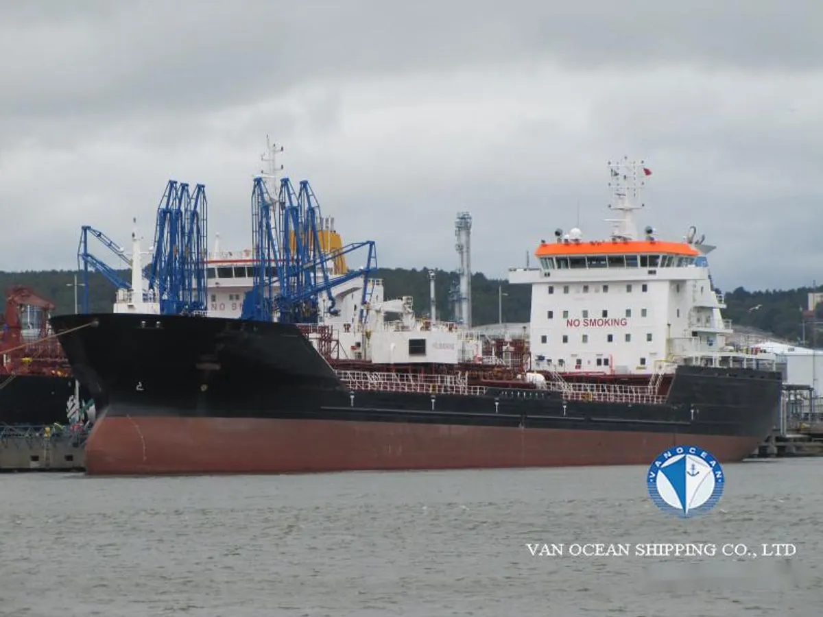 Oil/Chemical tanker for sale