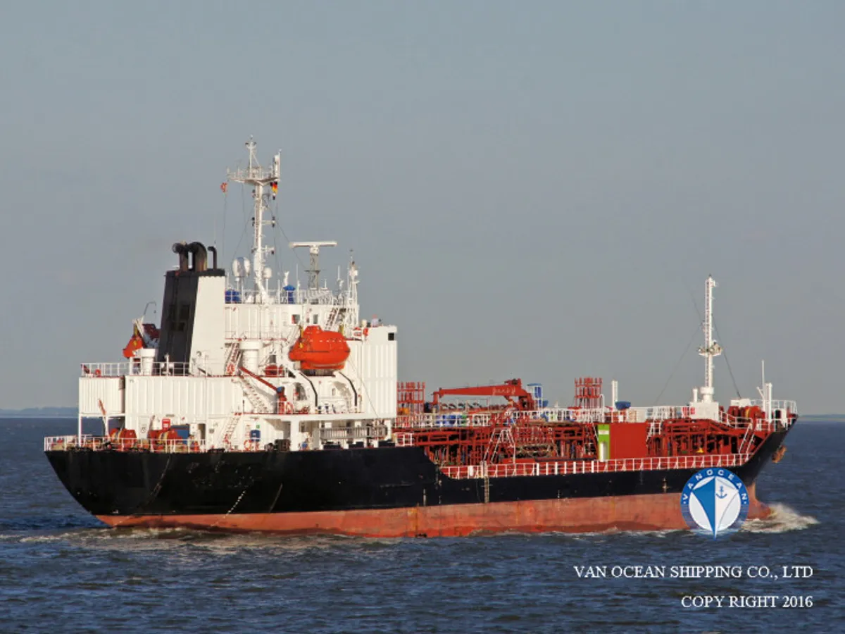 Oil/Chemical tanker for sale