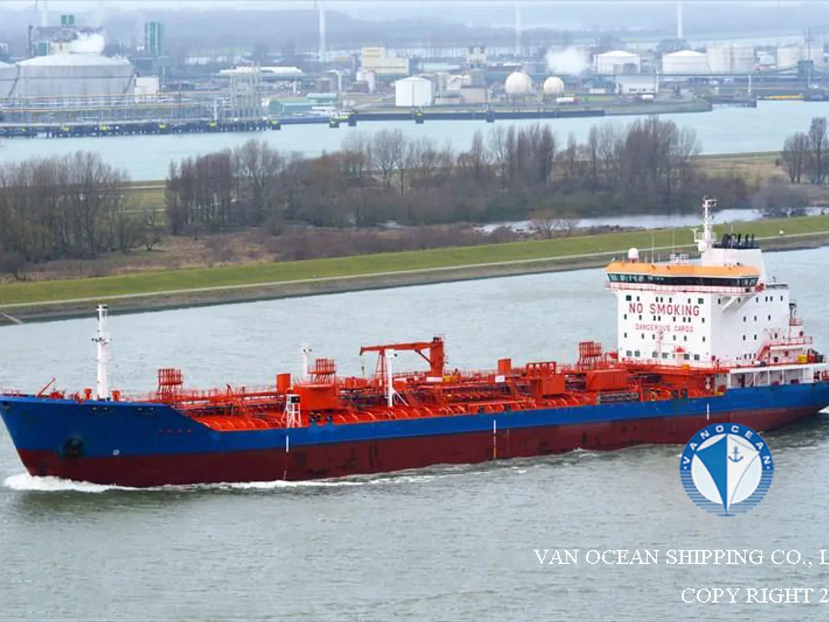 Oil/Chemical tanker for sale