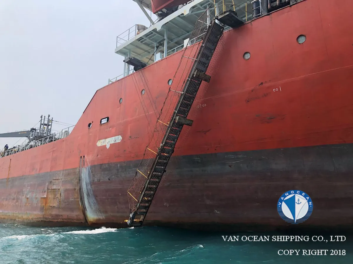 Oil/Chemical tanker for sale