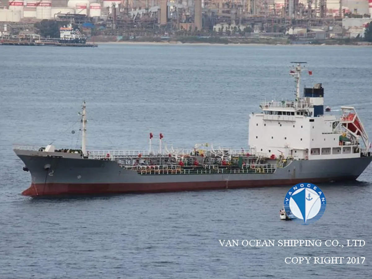 Oil/Chemical tanker for sale