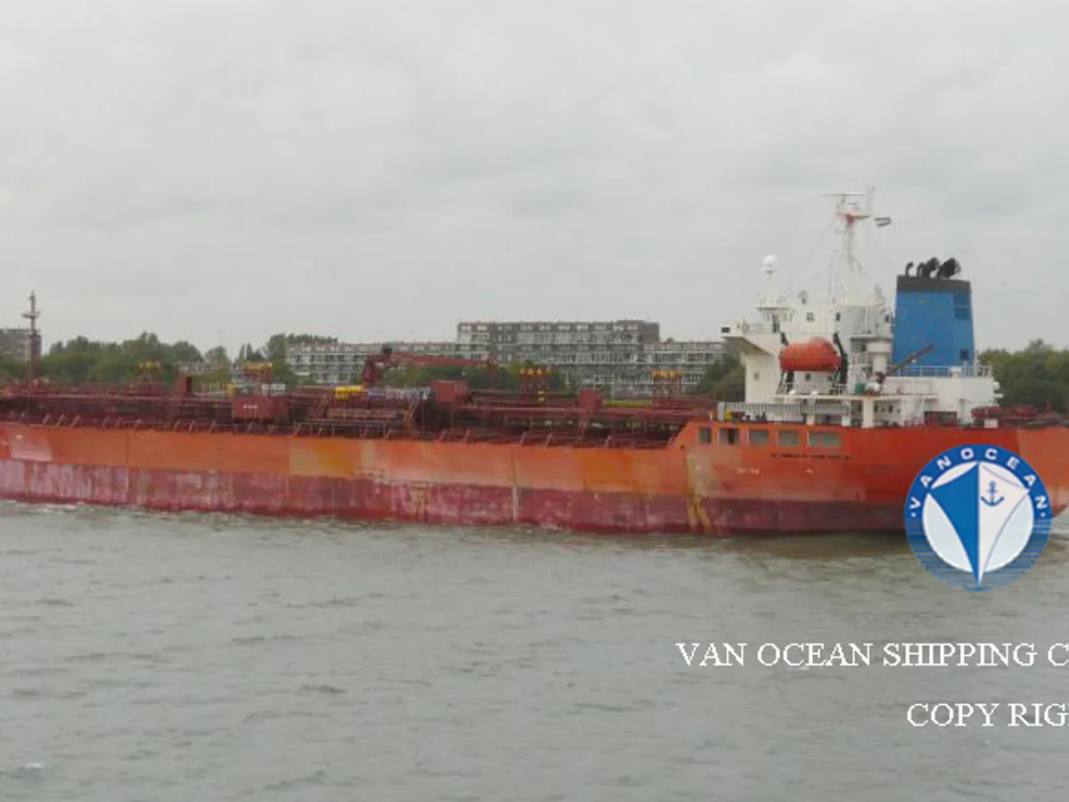 Oil/Chemical tanker for sale