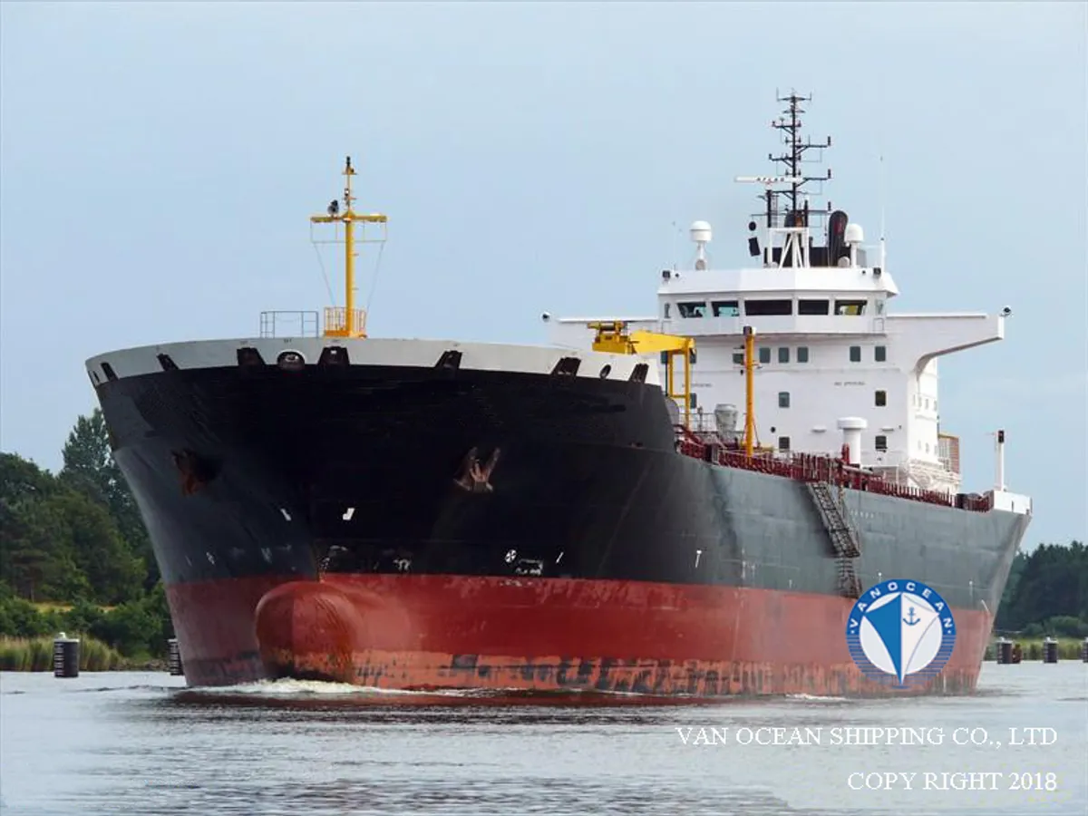 Oil/Chemical tanker for sale