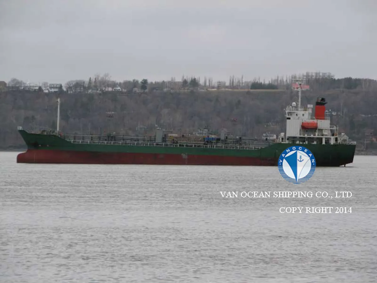 Oil/Chemical tanker for sale