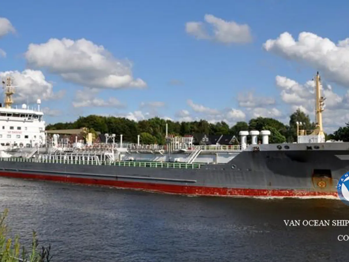 Oil/Chemical tanker for sale