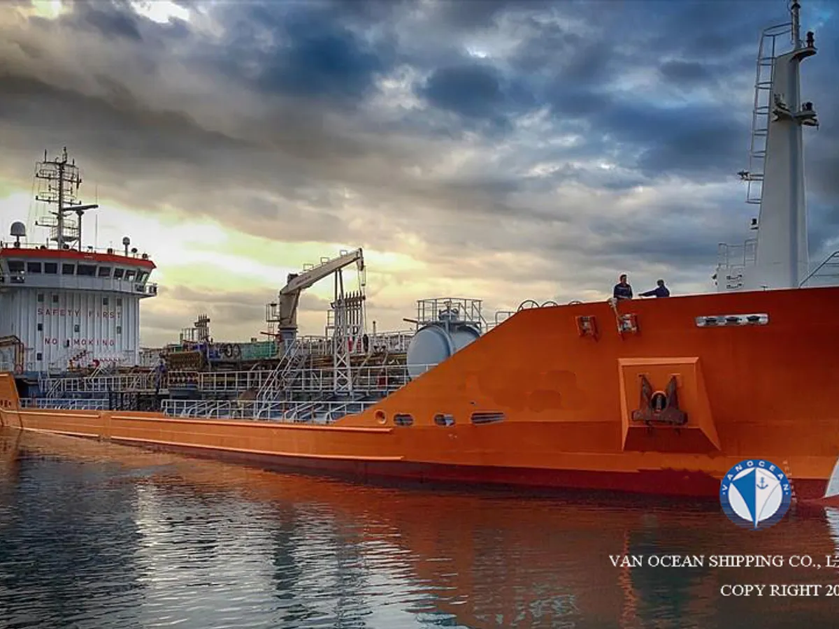 Oil/Chemical tanker for sale