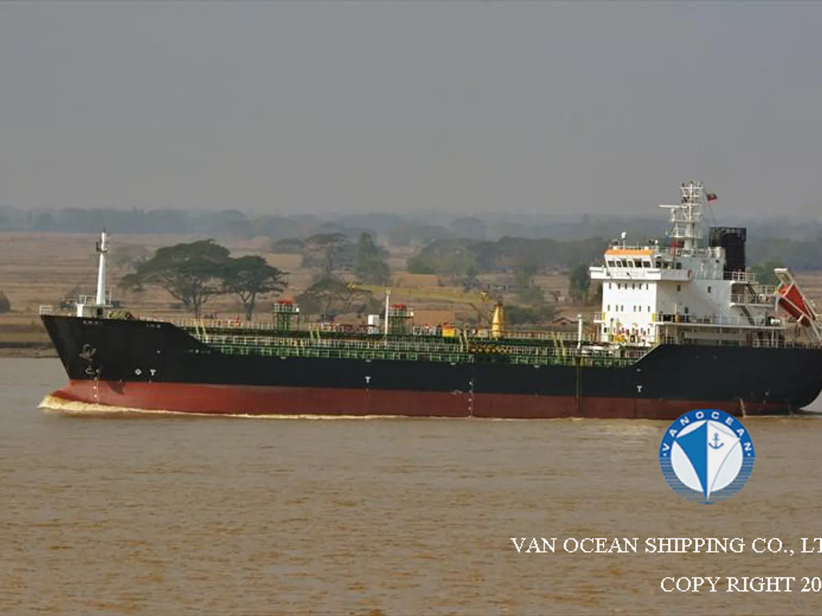 Oil/Chemical tanker for sale