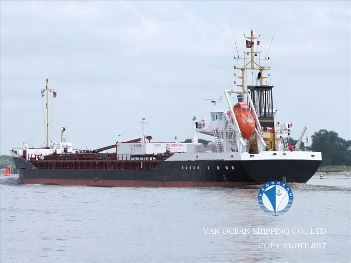 Oil/Chemical tanker for sale