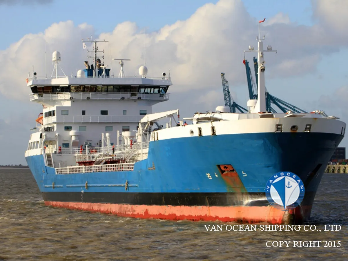 Oil/Chemical tanker for sale
