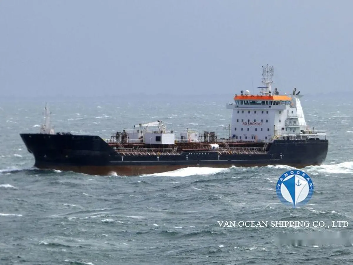 Oil/Chemical tanker for sale