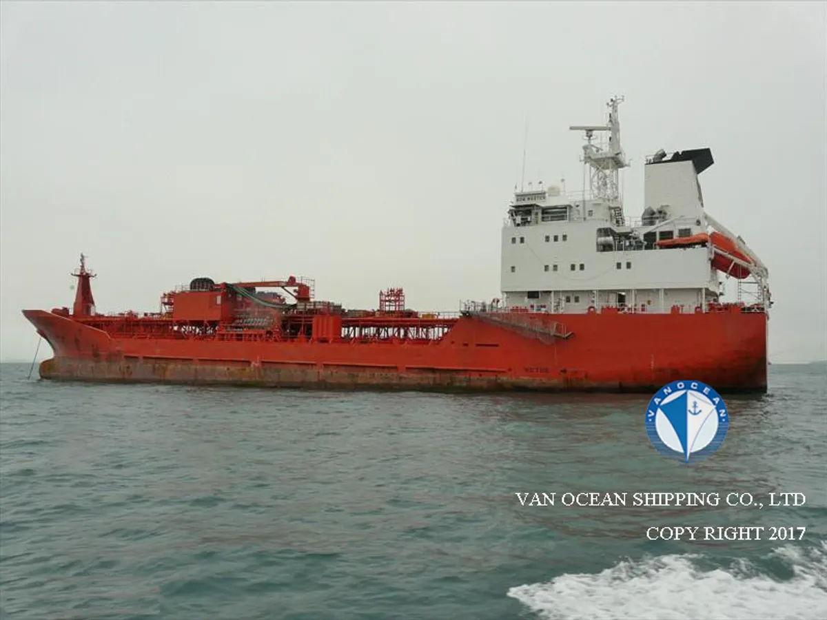 Oil/Chemical tanker for sale