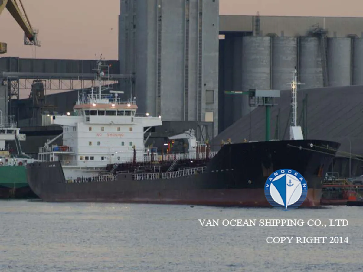 Oil/Chemical tanker for sale