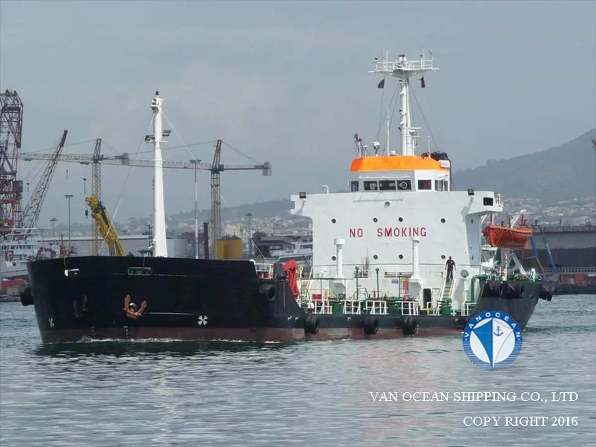Oil/Chemical tanker for sale