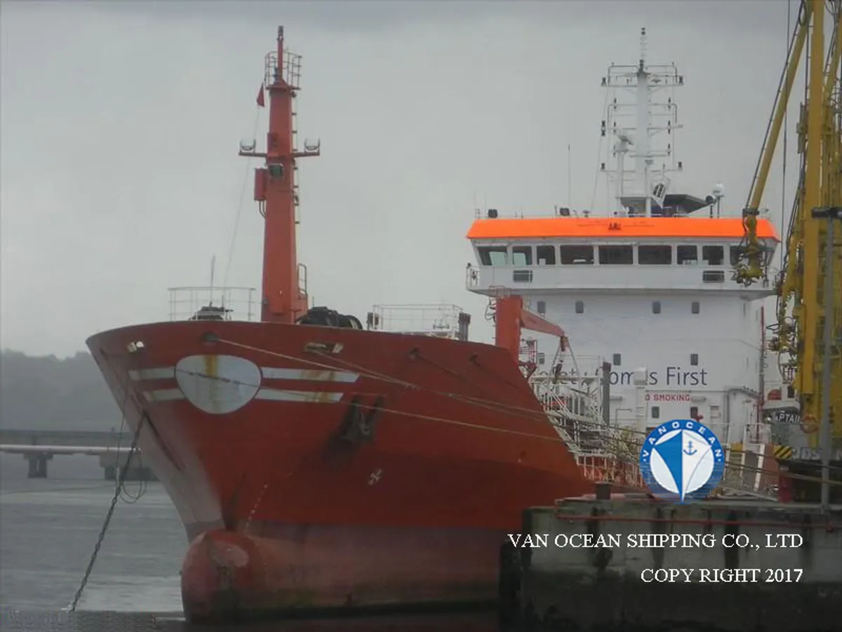 Oil/Chemical tanker for sale