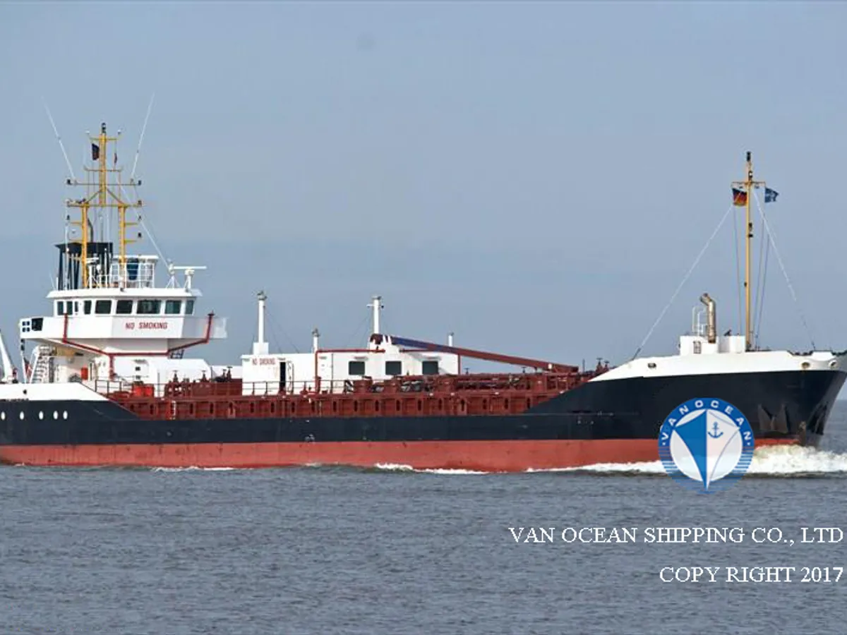 Oil/Chemical tanker for sale
