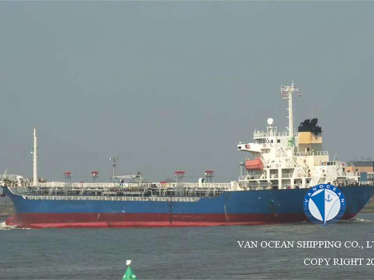 Oil/Chemical tanker for sale