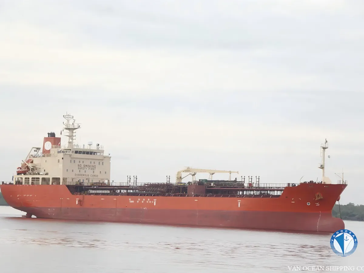 Oil/Chemical tanker for sale