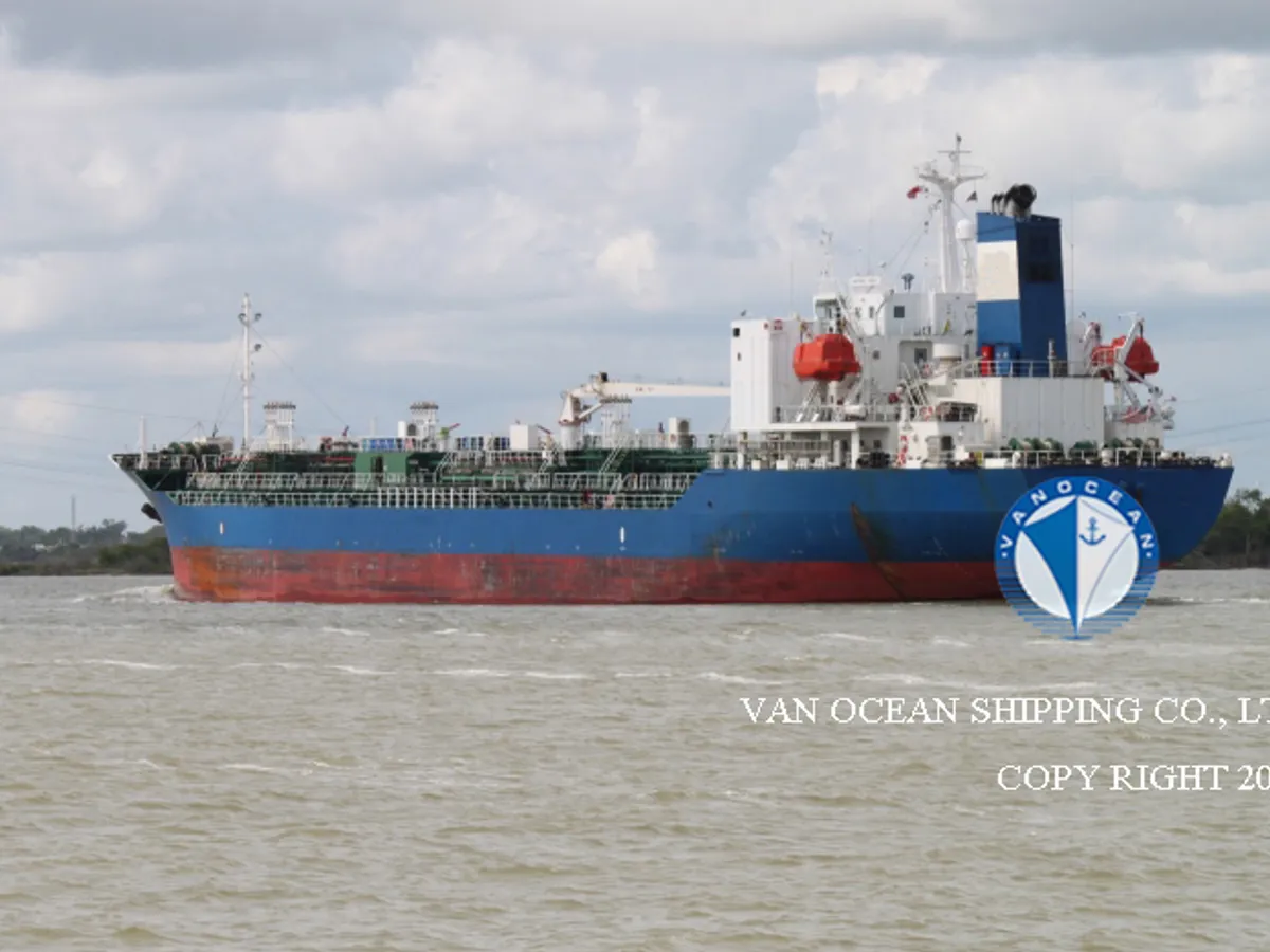Oil/Chemical tanker for sale