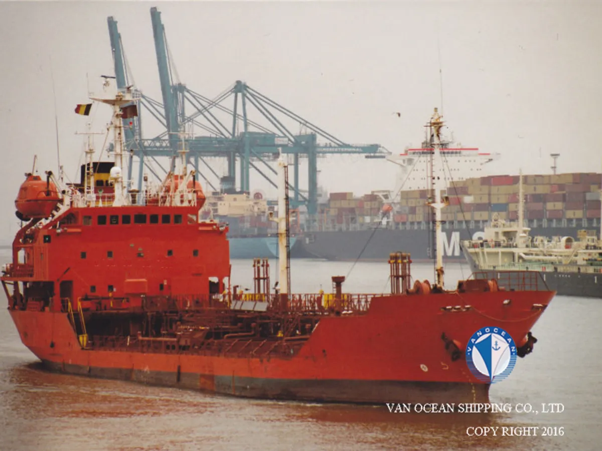 Oil/Chemical tanker for sale
