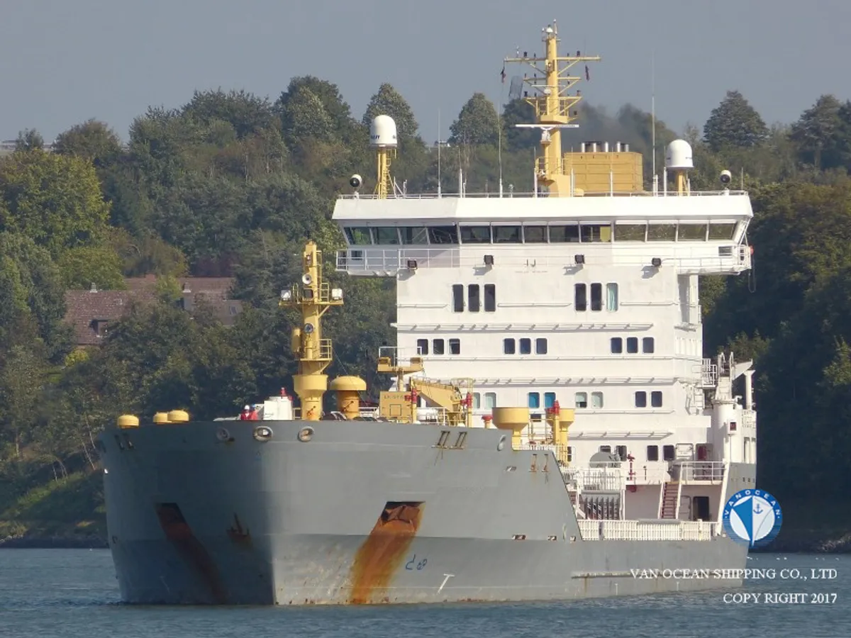Oil/Chemical tanker for sale