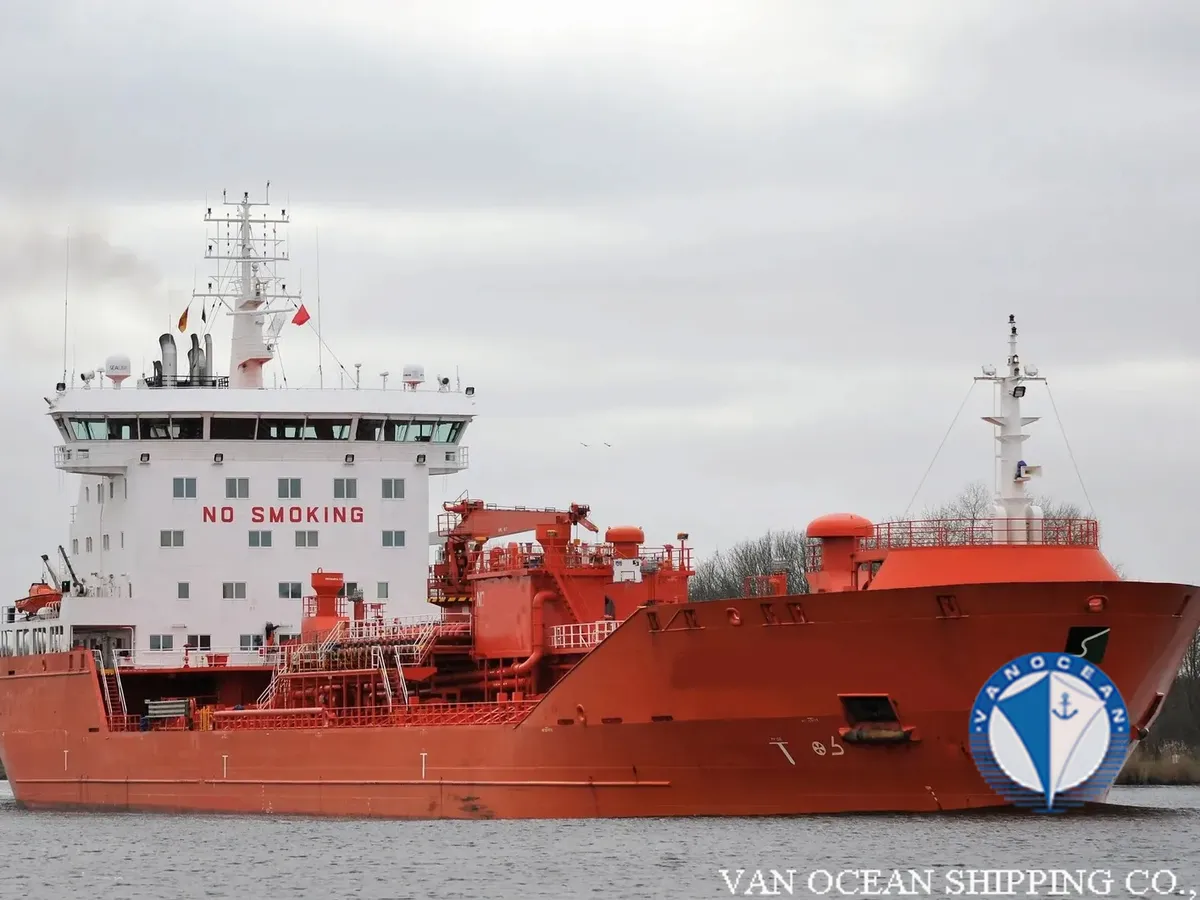 Oil/Chemical tanker for sale