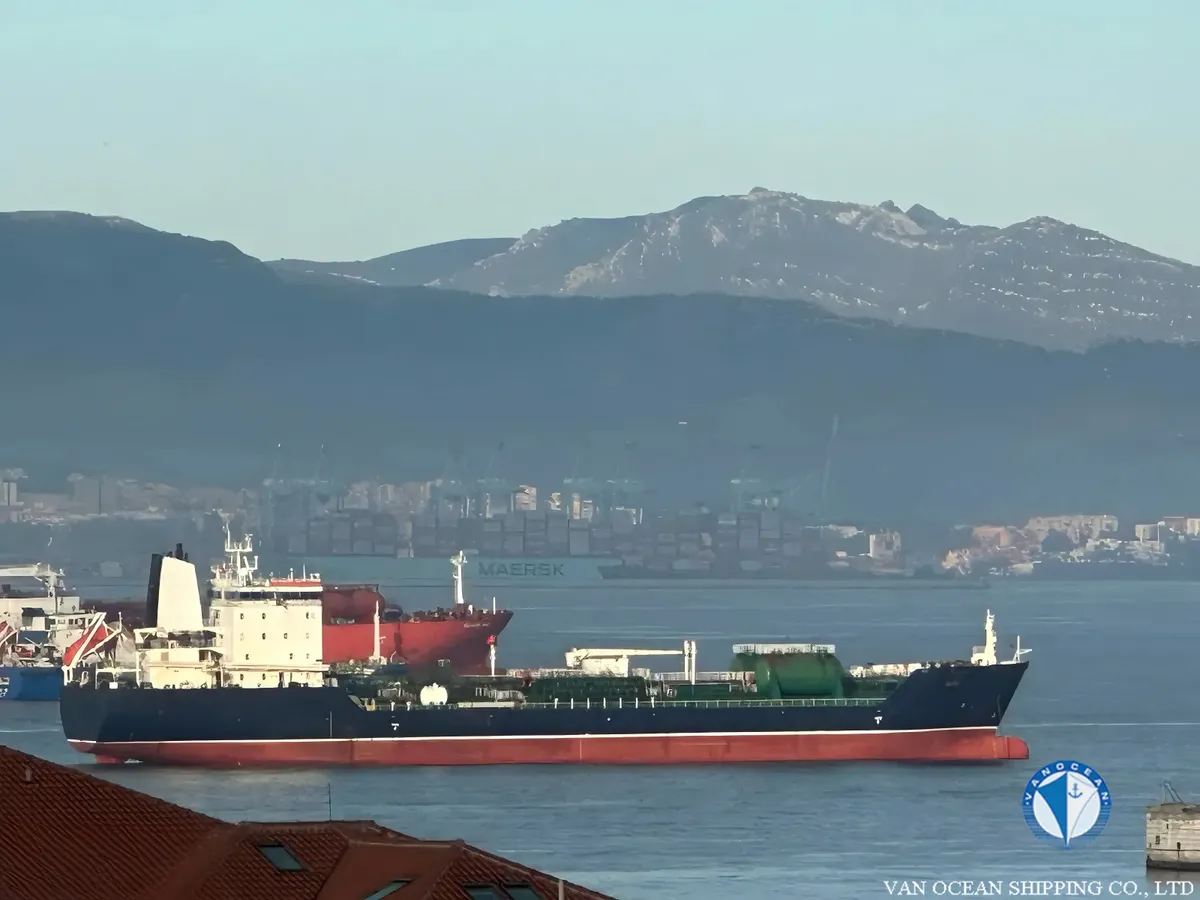 Oil/Chemical tanker for sale