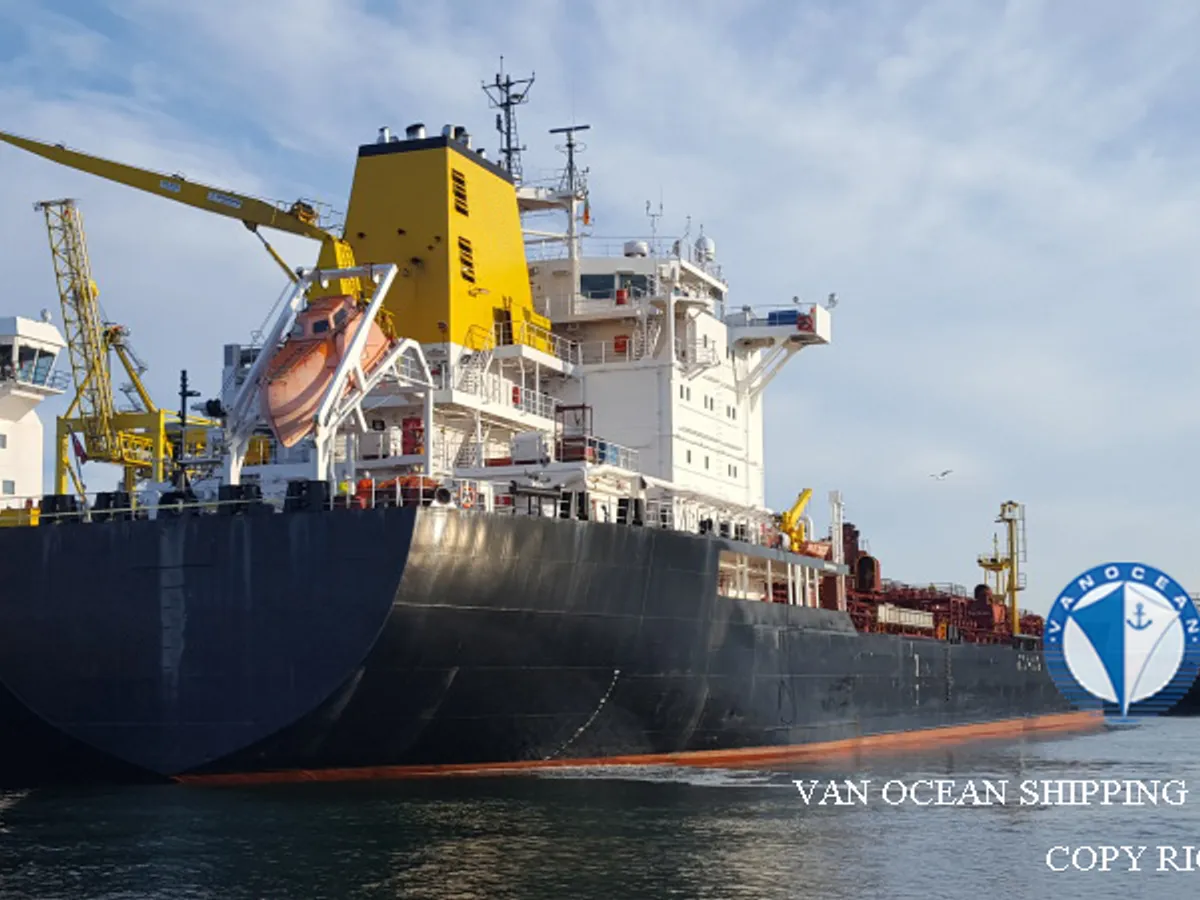 Oil/Chemical tanker for sale