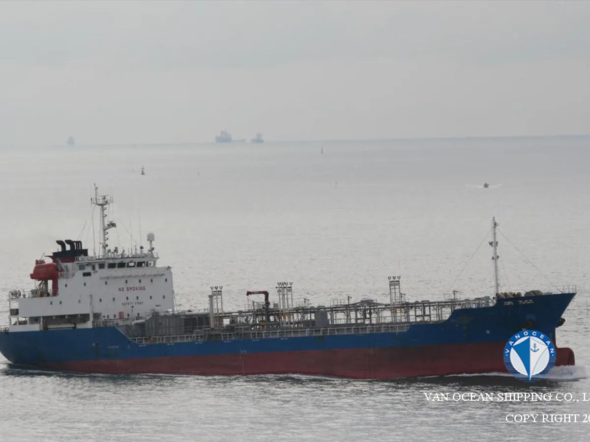 Oil/Chemical tanker for sale